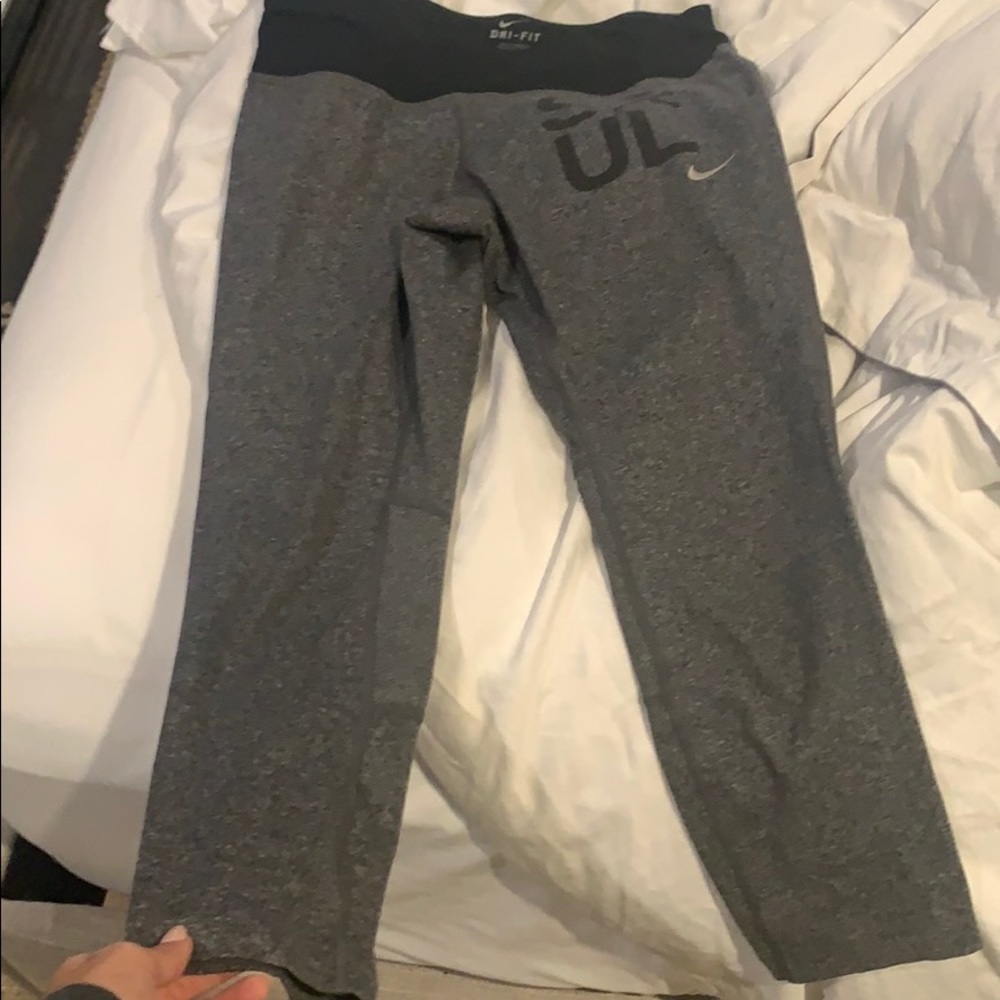 NIKE SOUL CYCLE s grey Capri work out leggings